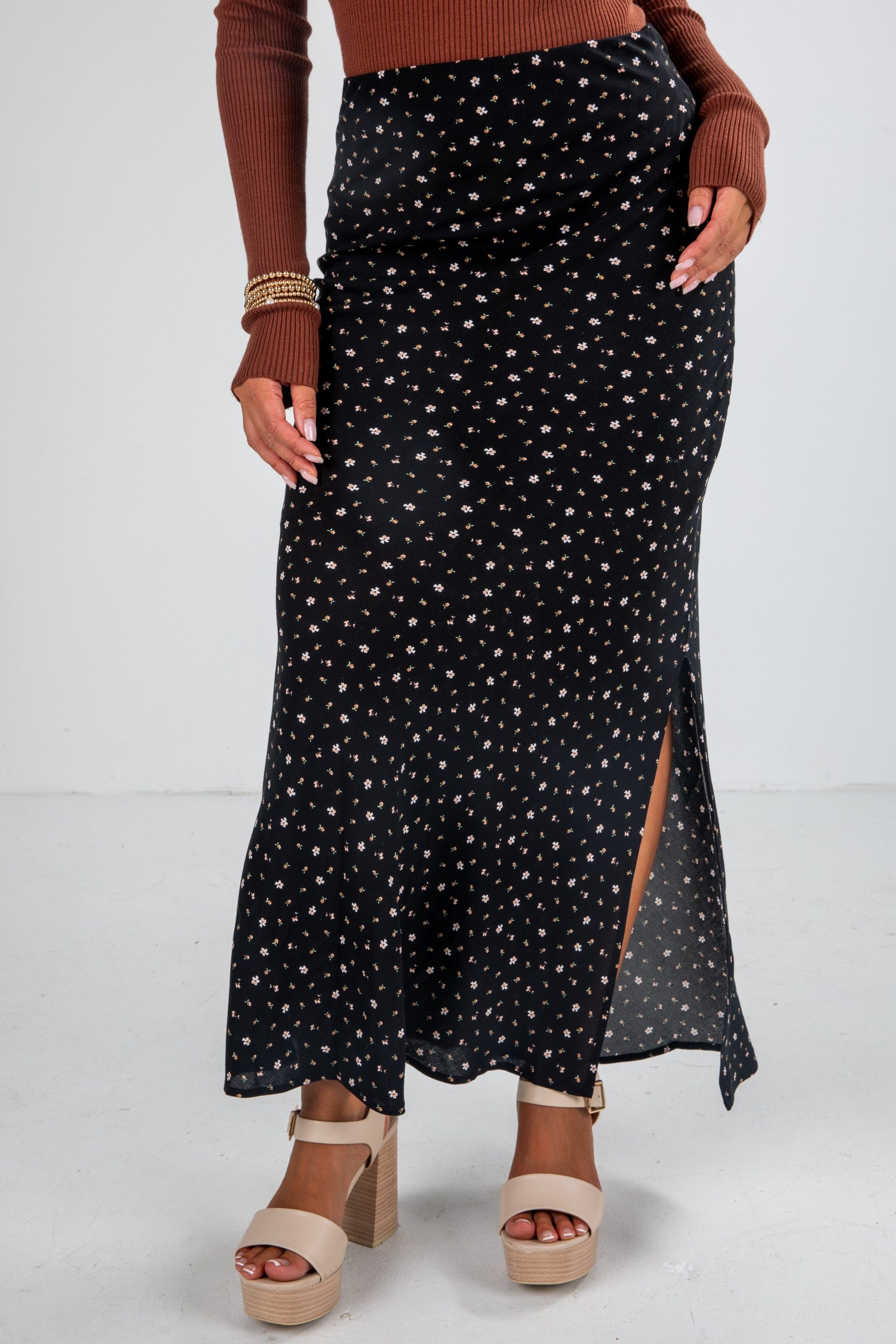 shopdressup_black_floral_maxi_skirt-2_cfd1af40-f5e7-40dc-8932-dcfc5df1bddc.jpg